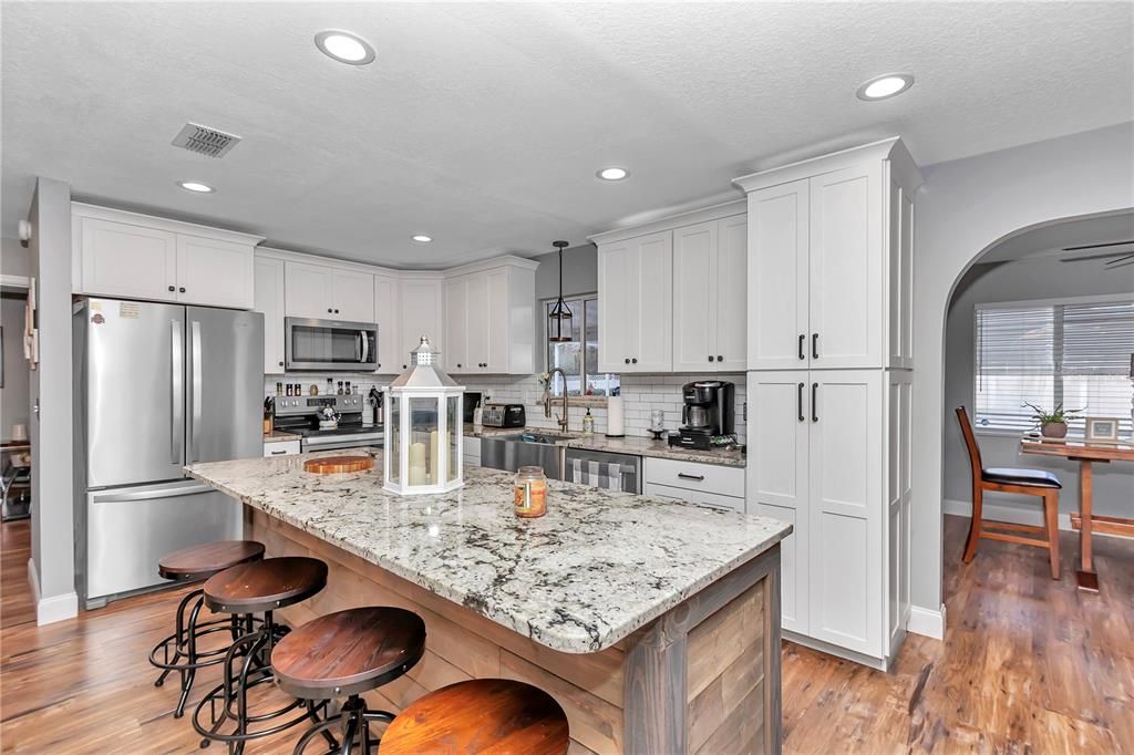 For Rent: $2,300 (2 beds, 2 baths, 1296 Square Feet)