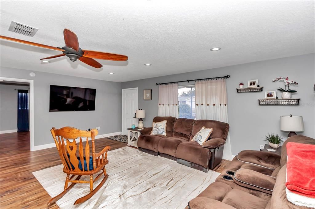 For Rent: $2,300 (2 beds, 2 baths, 1296 Square Feet)