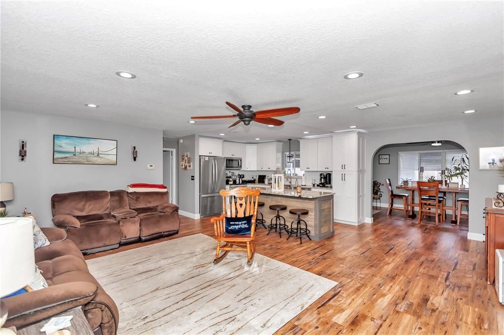 For Rent: $2,300 (2 beds, 2 baths, 1296 Square Feet)