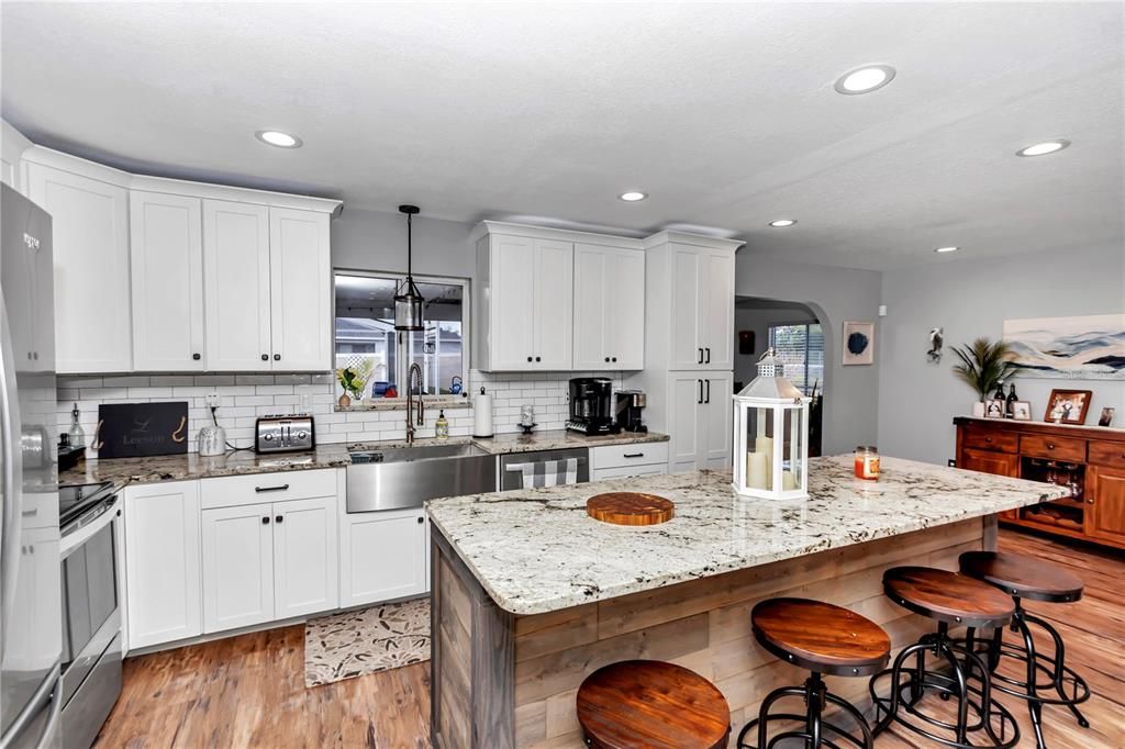 For Rent: $2,300 (2 beds, 2 baths, 1296 Square Feet)