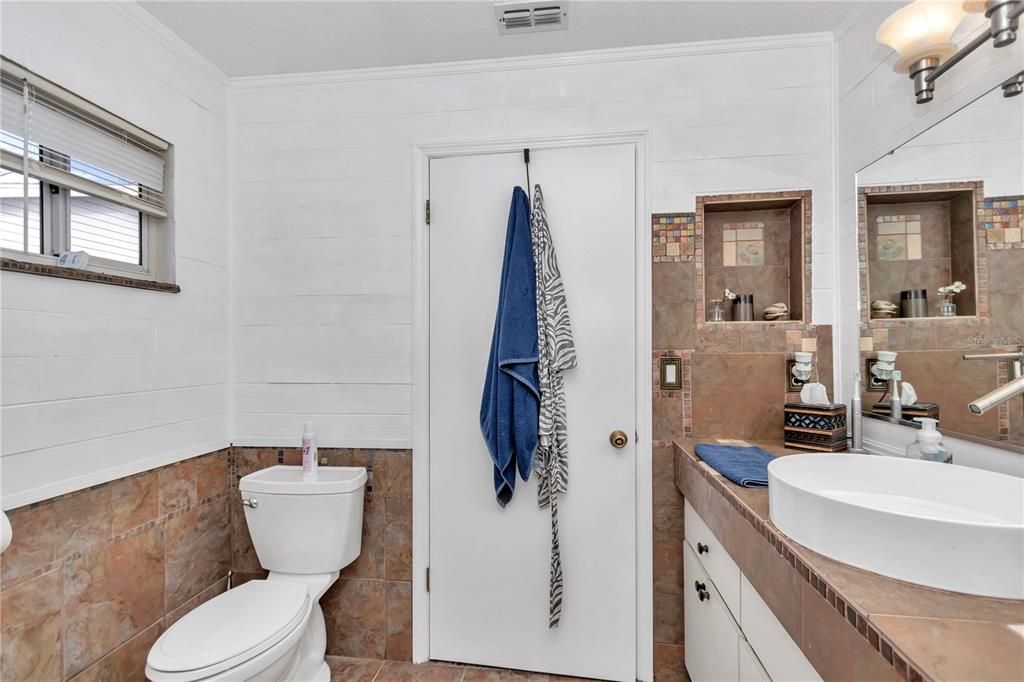 For Rent: $2,300 (2 beds, 2 baths, 1296 Square Feet)