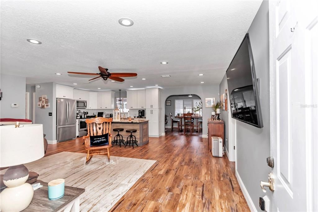 For Rent: $2,300 (2 beds, 2 baths, 1296 Square Feet)