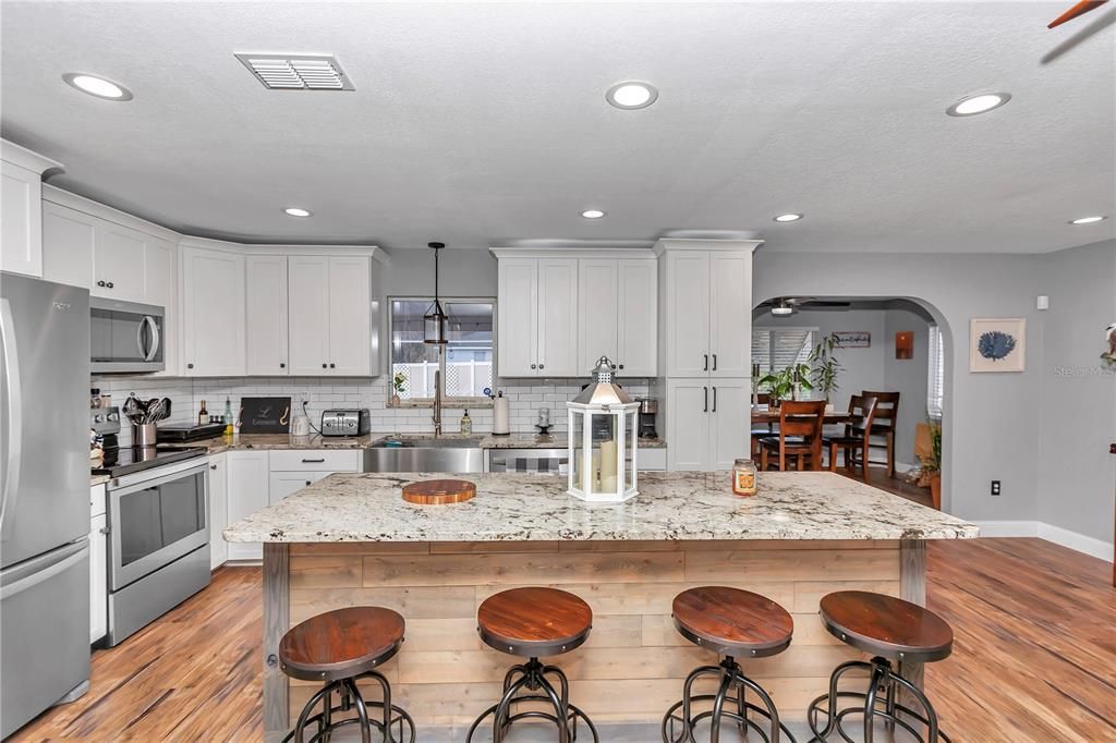 For Rent: $2,300 (2 beds, 2 baths, 1296 Square Feet)