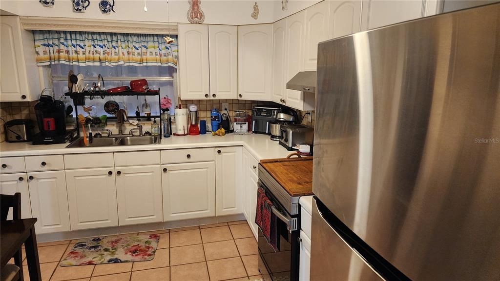 For Sale: $365,000 (3 beds, 2 baths, 1464 Square Feet)