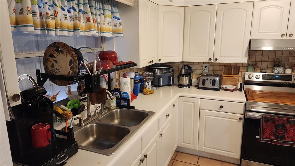 For Sale: $365,000 (3 beds, 2 baths, 1464 Square Feet)