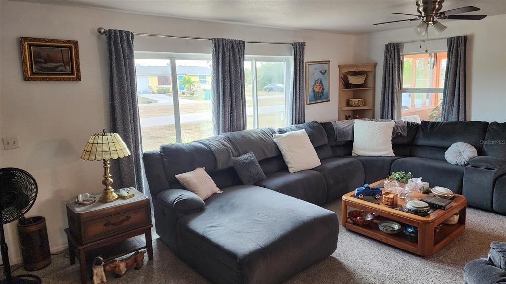 For Sale: $365,000 (3 beds, 2 baths, 1464 Square Feet)