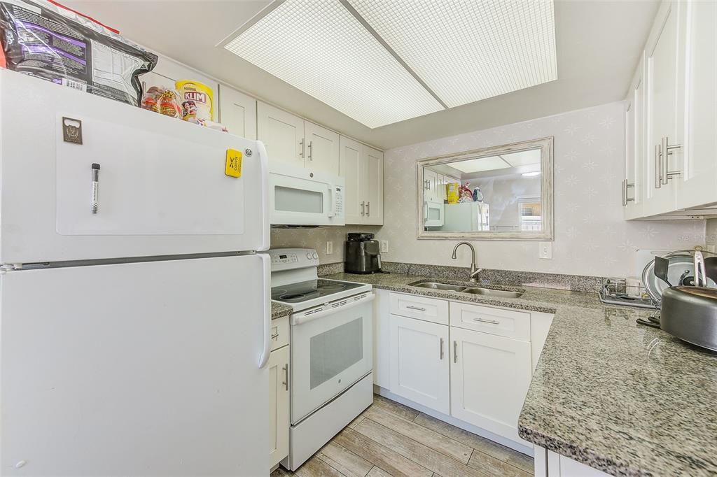 待售: $419,000 (8 贝兹, 0 浴室, 1504 平方英尺)