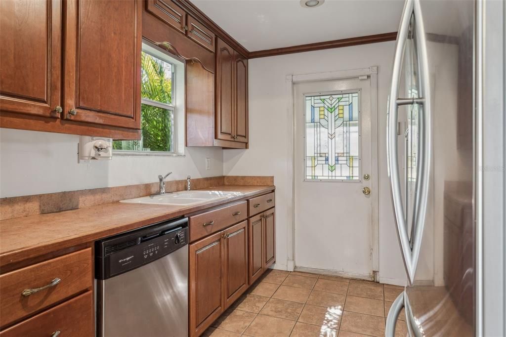 For Rent: $2,100 (3 beds, 2 baths, 756 Square Feet)