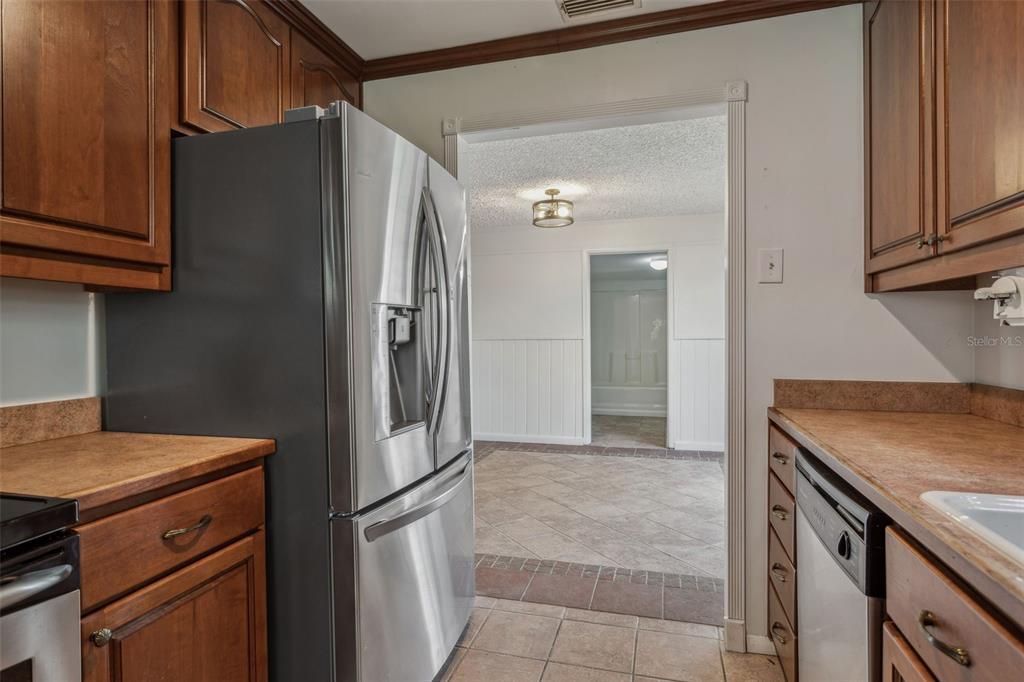 For Rent: $2,100 (3 beds, 2 baths, 756 Square Feet)