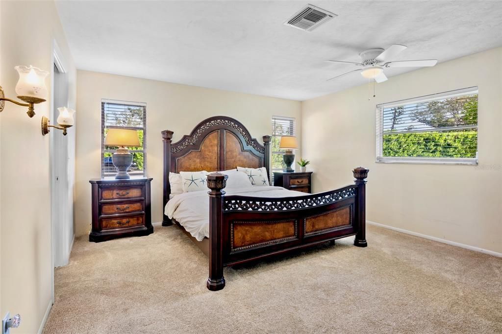 待售: $239,900 (2 贝兹, 2 浴室, 1651 平方英尺)