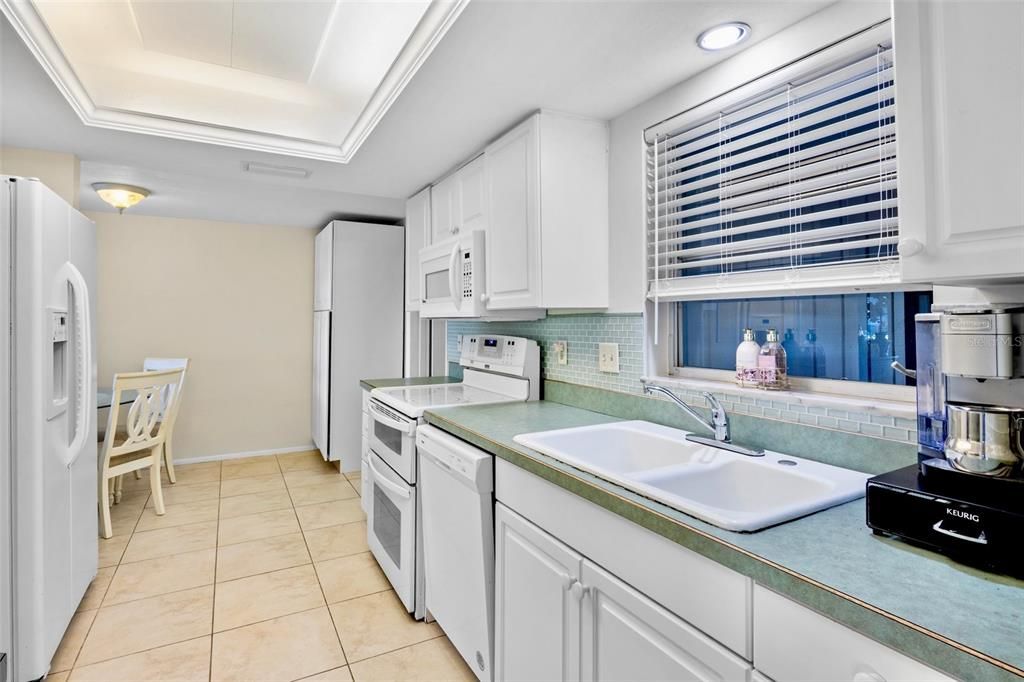 待售: $239,900 (2 贝兹, 2 浴室, 1651 平方英尺)