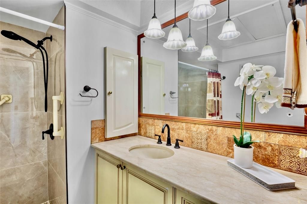 待售: $239,900 (2 贝兹, 2 浴室, 1651 平方英尺)