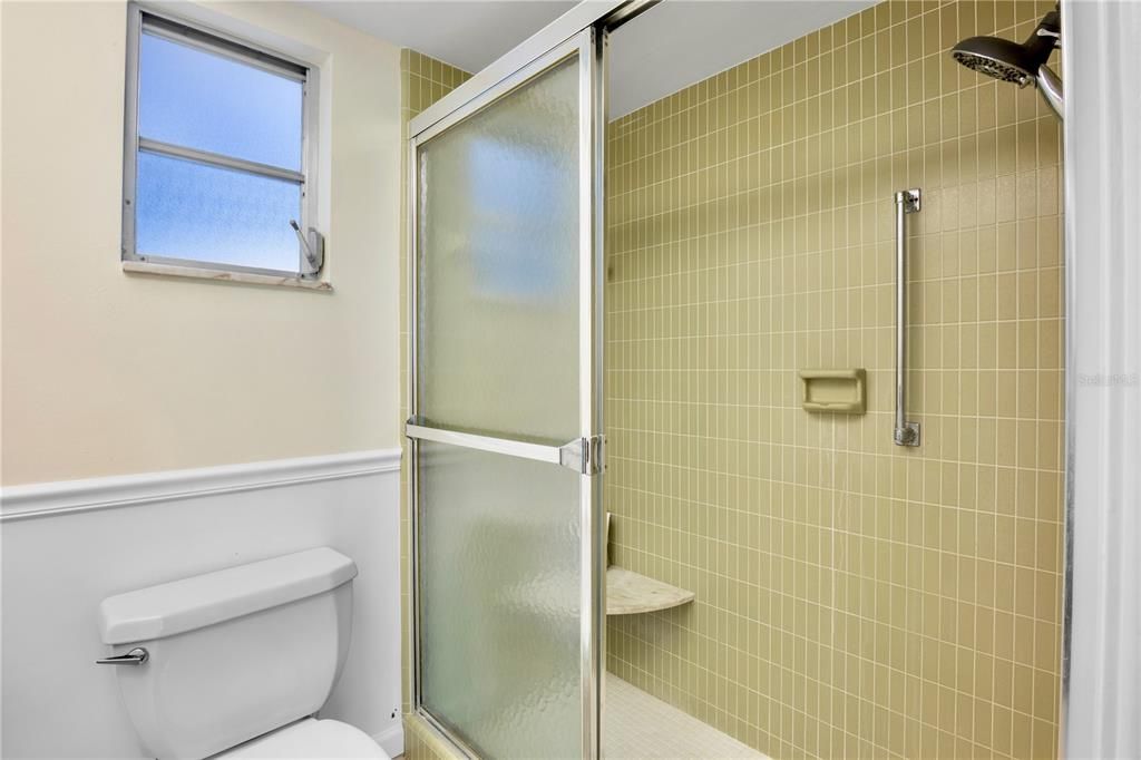 待售: $239,900 (2 贝兹, 2 浴室, 1651 平方英尺)