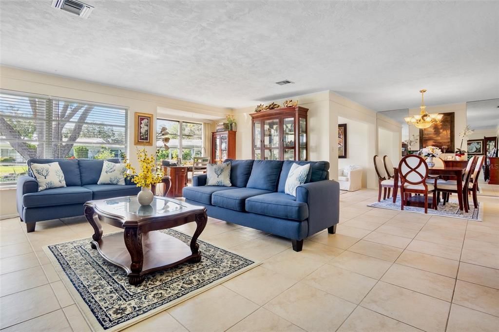 待售: $239,900 (2 贝兹, 2 浴室, 1651 平方英尺)