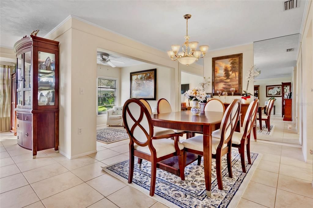 待售: $239,900 (2 贝兹, 2 浴室, 1651 平方英尺)