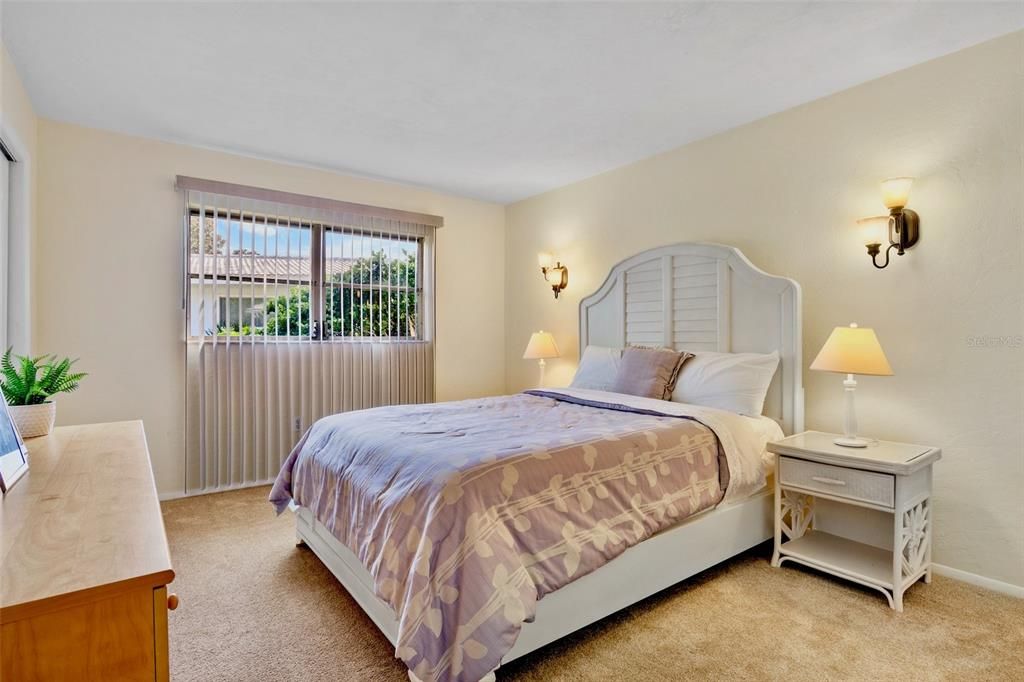 待售: $239,900 (2 贝兹, 2 浴室, 1651 平方英尺)