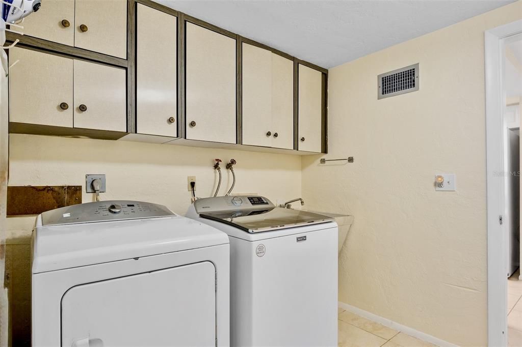 待售: $239,900 (2 贝兹, 2 浴室, 1651 平方英尺)