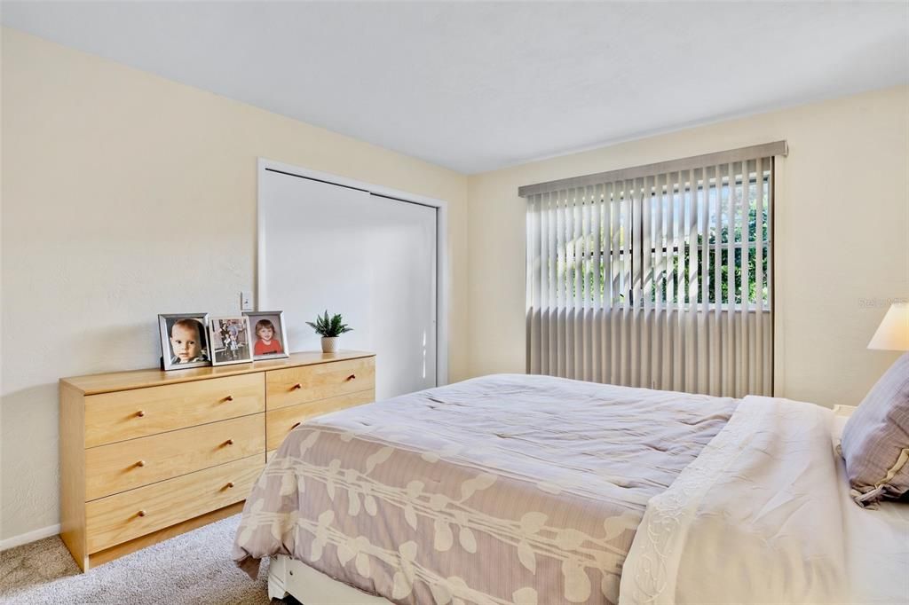 待售: $239,900 (2 贝兹, 2 浴室, 1651 平方英尺)