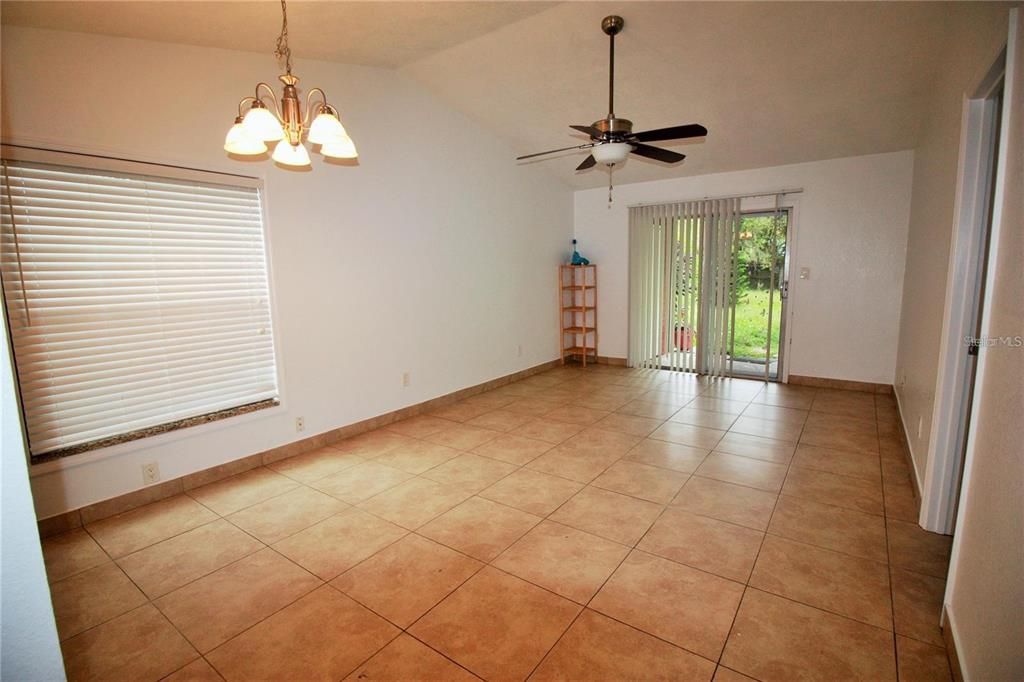 出租: $1,850 (2 贝兹, 2 浴室, 876 平方英尺)