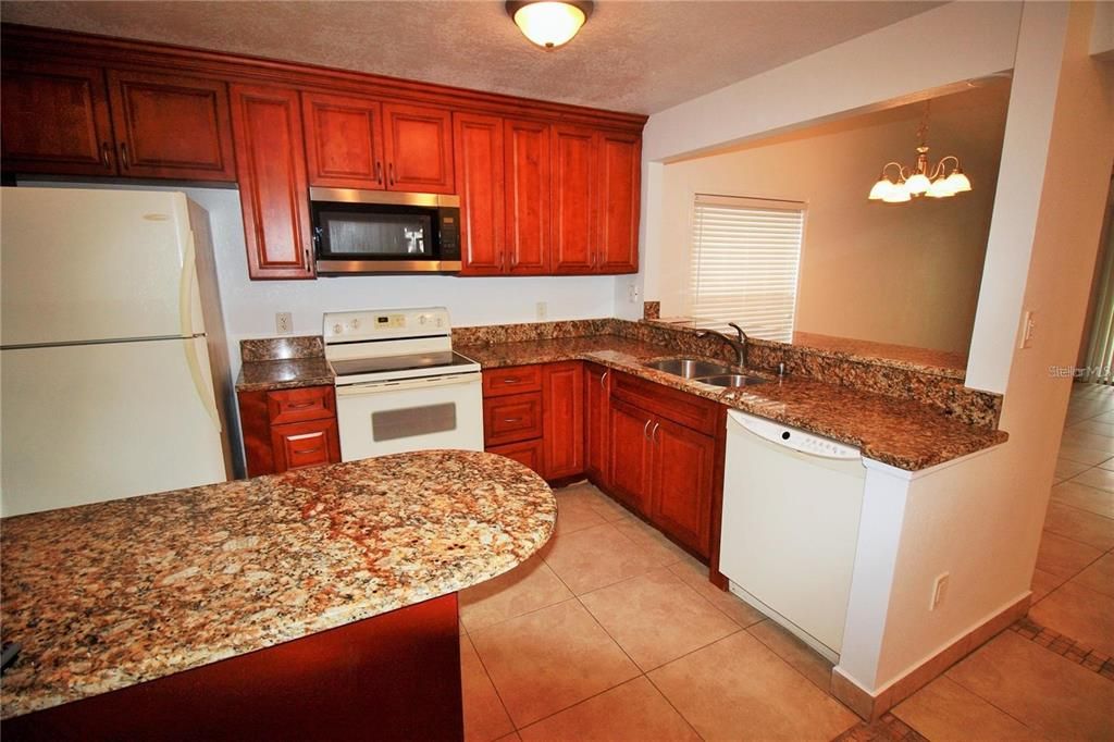 出租: $1,850 (2 贝兹, 2 浴室, 876 平方英尺)