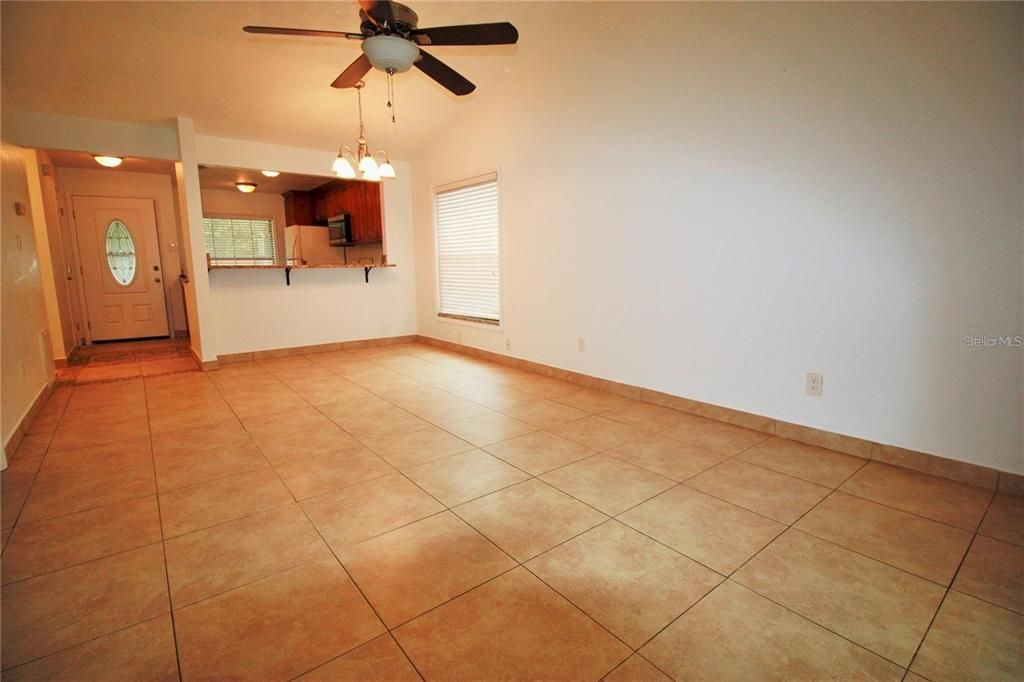 出租: $1,850 (2 贝兹, 2 浴室, 876 平方英尺)