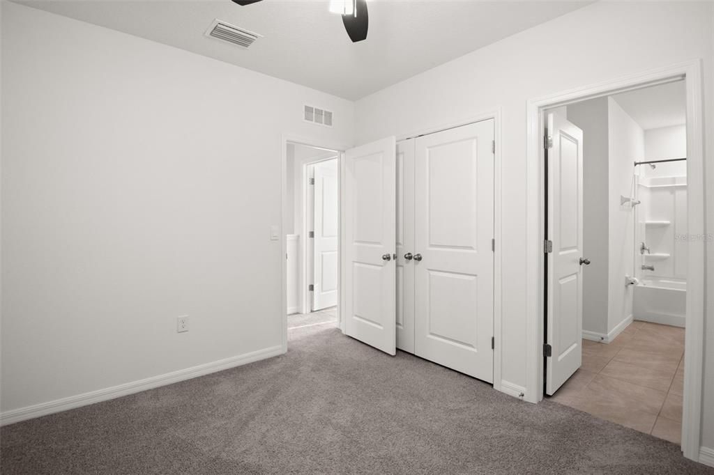 En Renta: $2,275 (3 camas, 2 baños, 1802 Pies cuadrados)