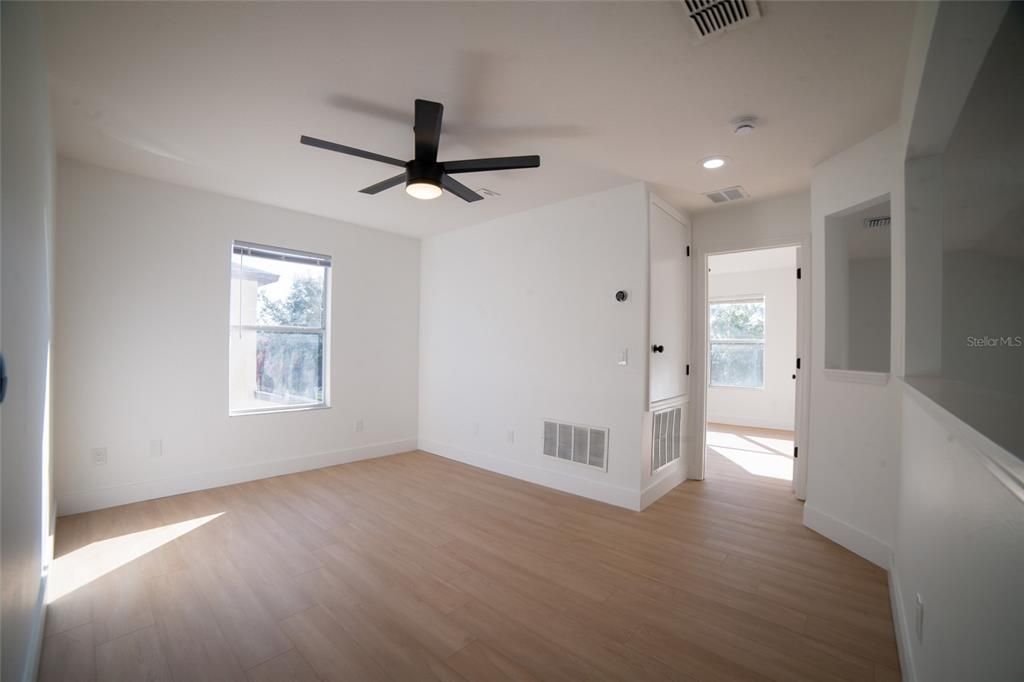 待售: $515,000 (4 贝兹, 2 浴室, 2233 平方英尺)