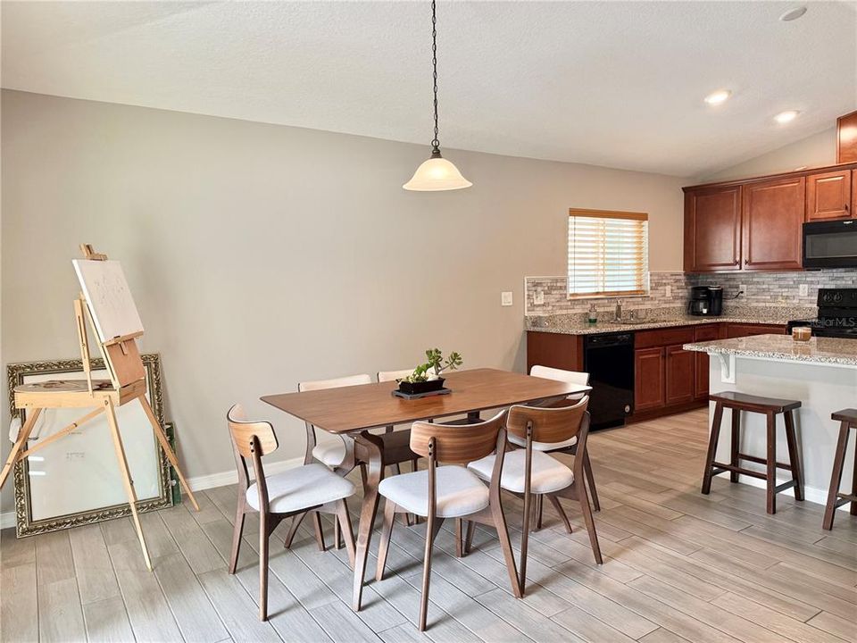 待售: $345,000 (3 贝兹, 2 浴室, 1537 平方英尺)