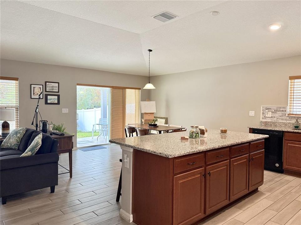 待售: $345,000 (3 贝兹, 2 浴室, 1537 平方英尺)