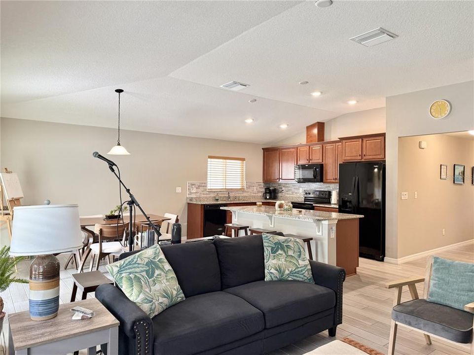 待售: $345,000 (3 贝兹, 2 浴室, 1537 平方英尺)