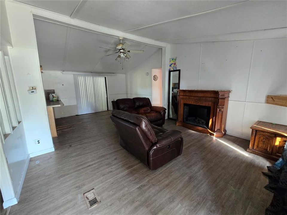 待售: $199,000 (3 贝兹, 2 浴室, 1152 平方英尺)