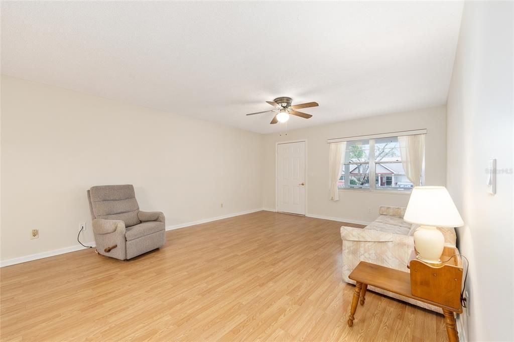 En Venta: $115,000 (2 camas, 2 baños, 1341 Pies cuadrados)