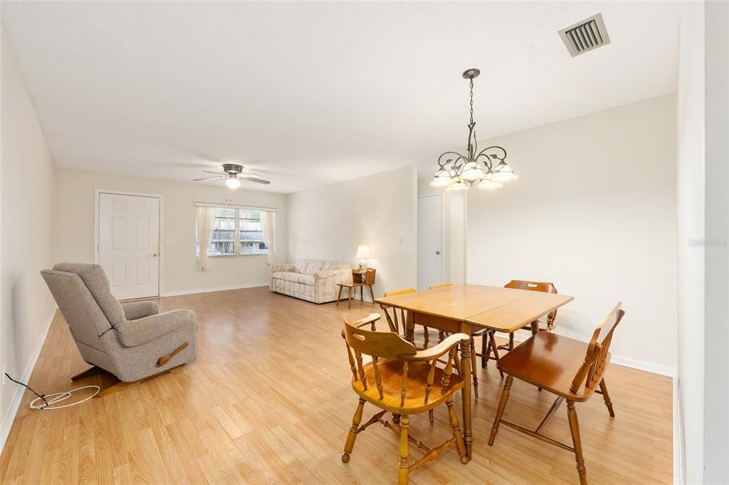 En Venta: $115,000 (2 camas, 2 baños, 1341 Pies cuadrados)