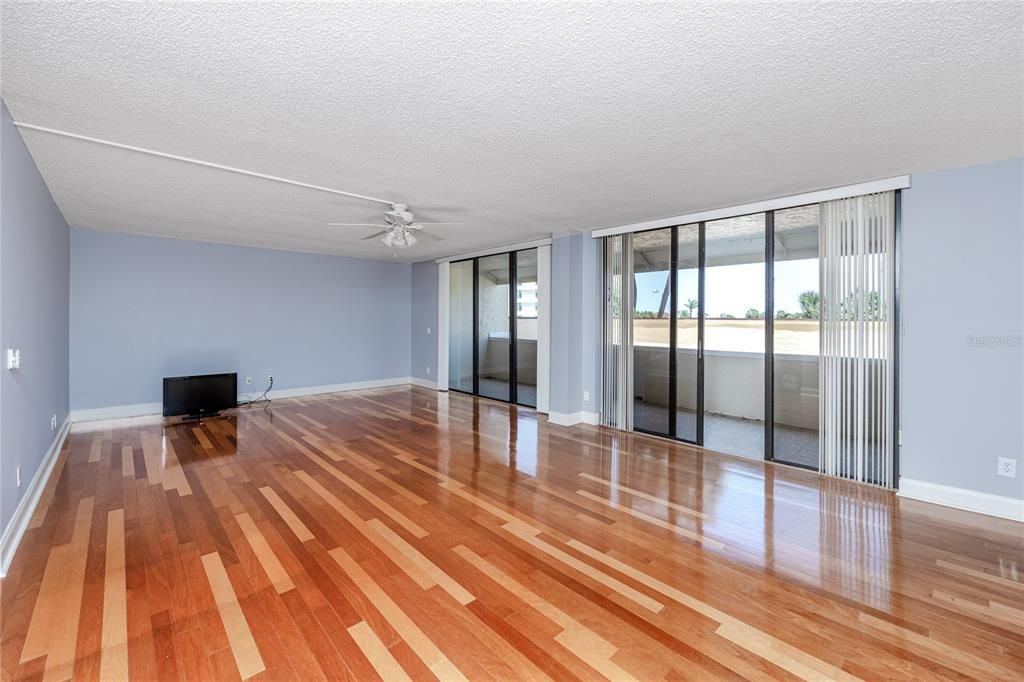 En Venta: $299,900 (1 camas, 2 baños, 1235 Pies cuadrados)