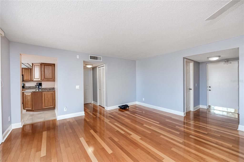 En Venta: $299,900 (1 camas, 2 baños, 1235 Pies cuadrados)