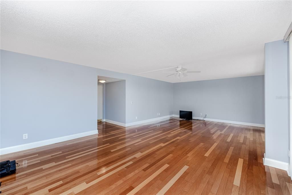 En Venta: $299,900 (1 camas, 2 baños, 1235 Pies cuadrados)