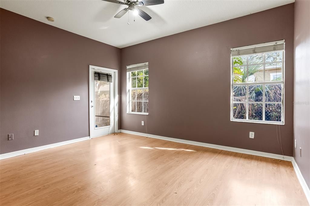 For Sale: $294,999 (4 beds, 2 baths, 1484 Square Feet)