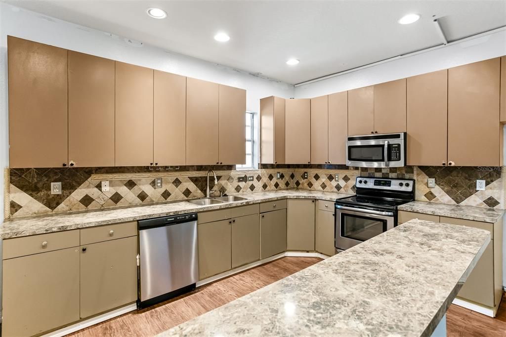 For Sale: $294,999 (4 beds, 2 baths, 1484 Square Feet)