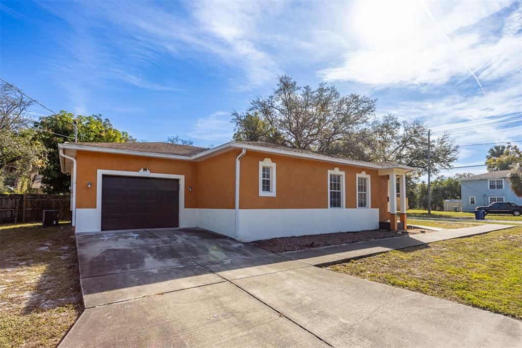For Sale: $294,999 (4 beds, 2 baths, 1484 Square Feet)