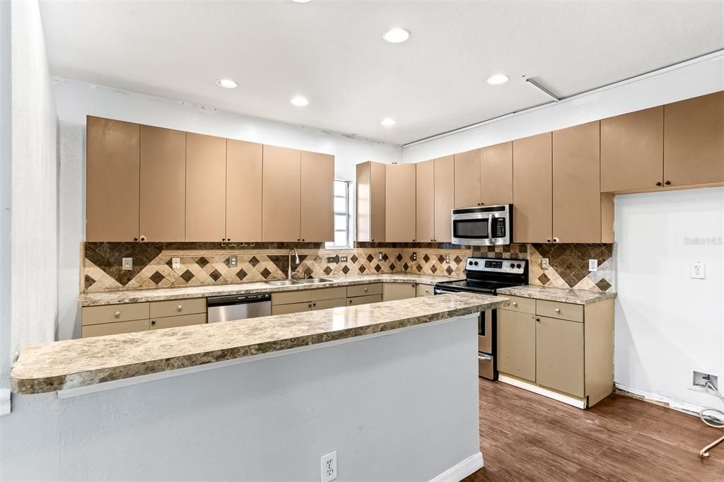 For Sale: $294,999 (4 beds, 2 baths, 1484 Square Feet)