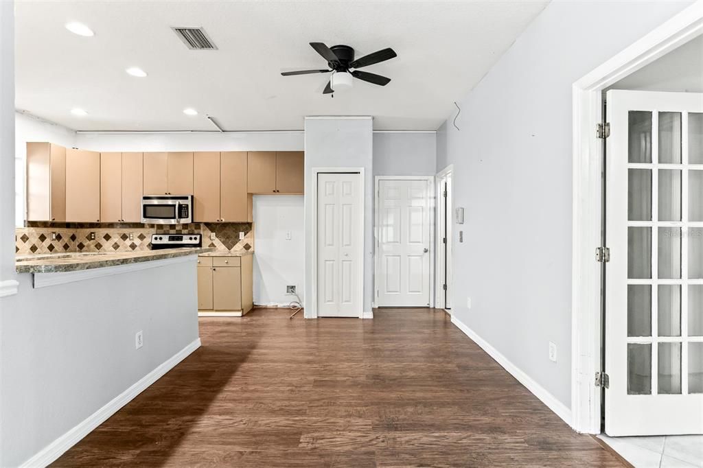 For Sale: $294,999 (4 beds, 2 baths, 1484 Square Feet)