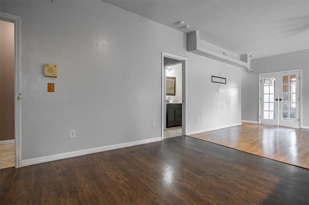 For Sale: $294,999 (4 beds, 2 baths, 1484 Square Feet)