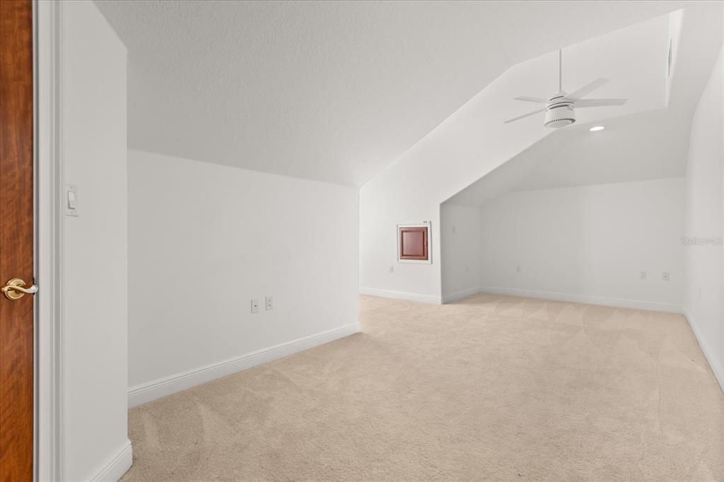 For Sale: $3,550,000 (8 beds, 6 baths, 12000 Square Feet)