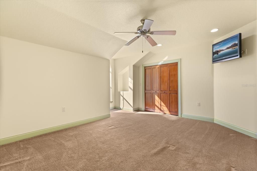 For Sale: $3,550,000 (8 beds, 6 baths, 12000 Square Feet)