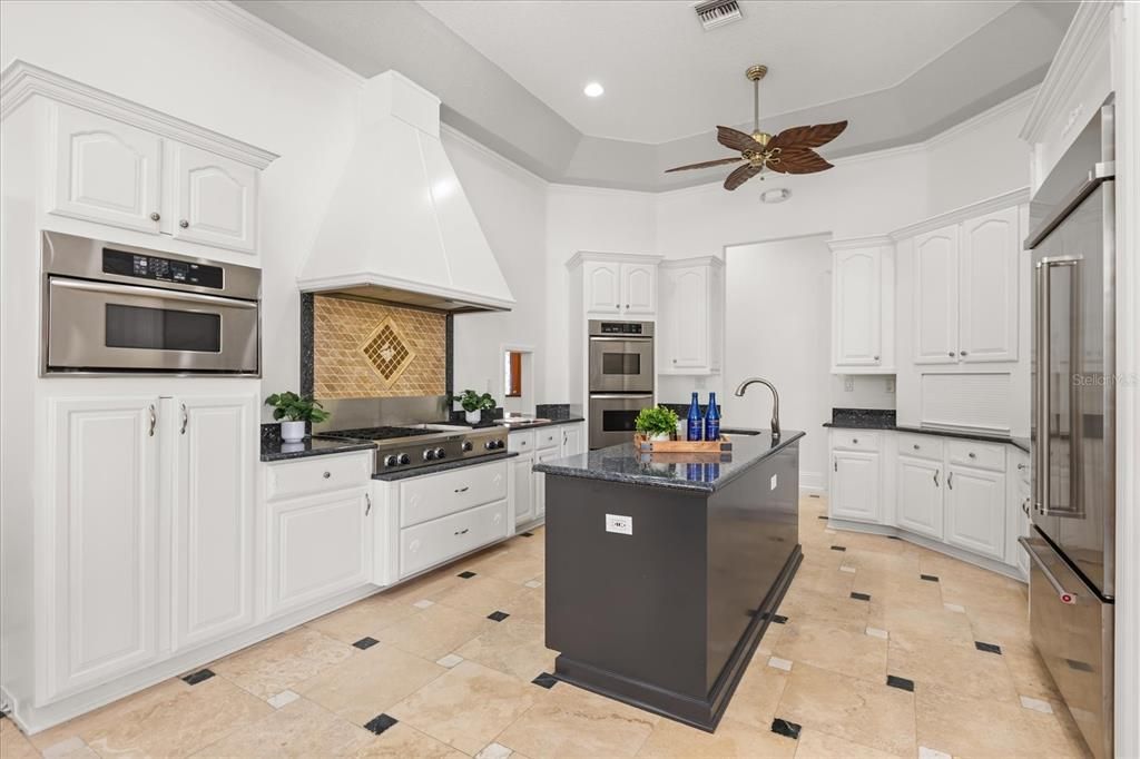 For Sale: $3,550,000 (8 beds, 6 baths, 12000 Square Feet)