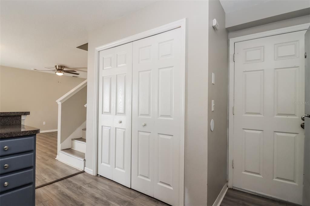 На продажу: $425,000 (3 спален, 2 ванн, 1353 Квадратных фут)