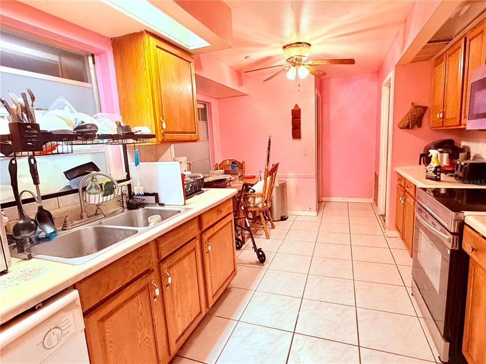 En Venta: $257,000 (3 camas, 2 baños, 1658 Pies cuadrados)