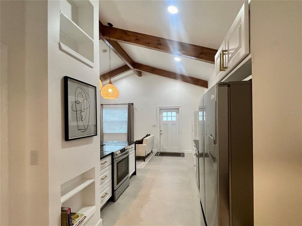 For Rent: $2,000 (1 beds, 1 baths, 640 Square Feet)