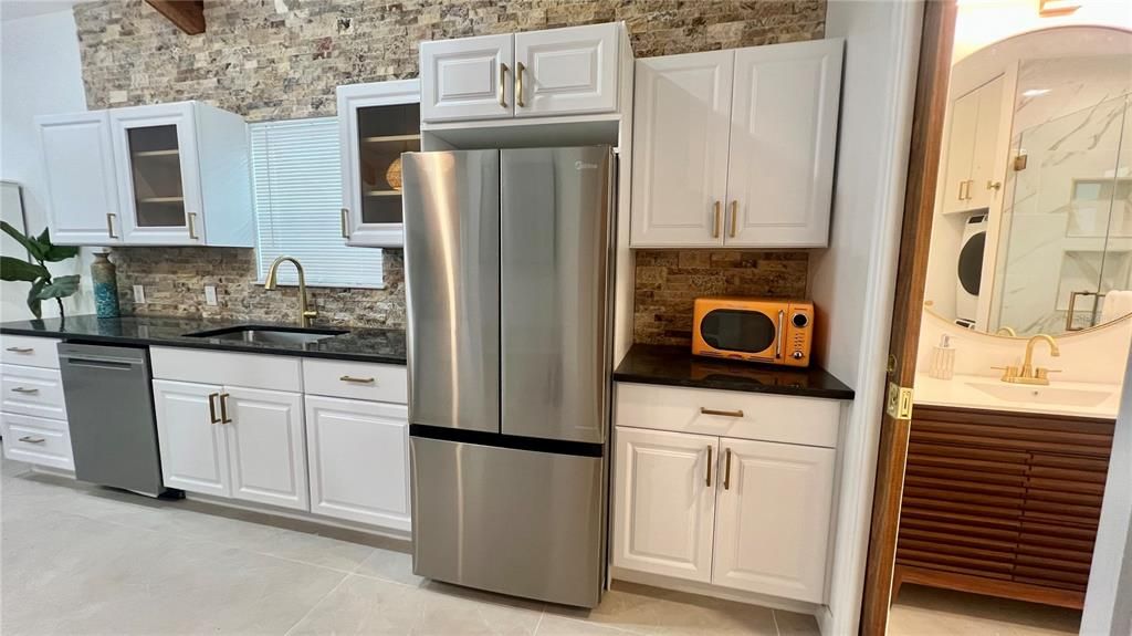 For Rent: $2,000 (1 beds, 1 baths, 640 Square Feet)