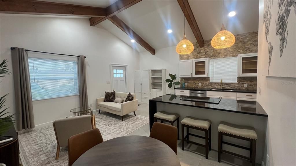 For Rent: $2,000 (1 beds, 1 baths, 640 Square Feet)